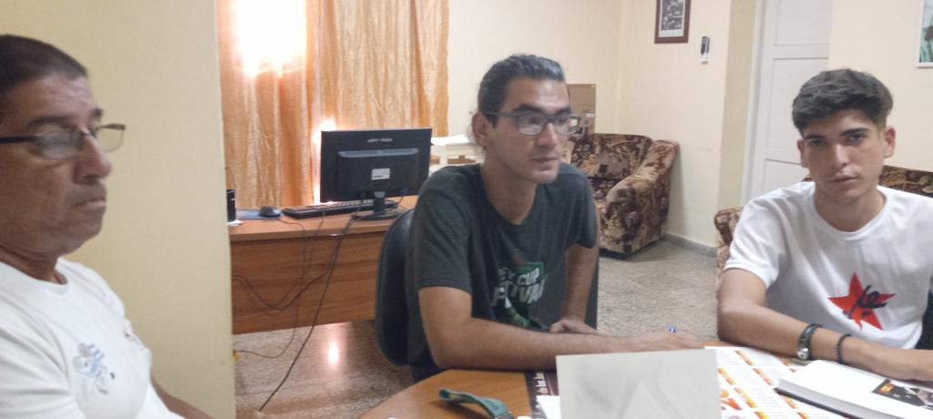 Con los compañeros de la UJC,la FEEM, la FEU, la OPJM y la Dirección General de Educación de #LaHabanaDeTodos, valoramos un conjunto de ideas y propuestas para hacer efectivo el vínculo Estudio- Trabajo en la formación de las nuevas generaciones.
#LaHabanaViveEnMí 
#CubaVa