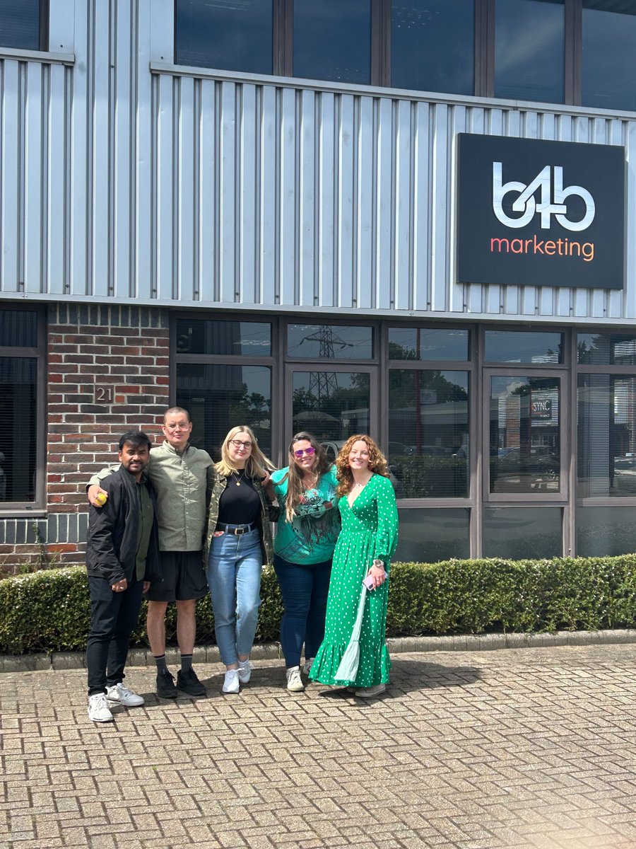 To mark Mental Health Awareness Week, we took part in a number of team events last week including wearing it green for a day and a relaxing lunch hour walk 💚🍏📗🌴🍀

#MomentsForMovement #MentalHealthAwarenessWeek