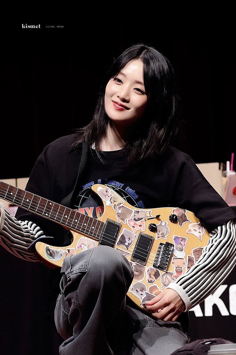 KISMET_MN's tweet photo. 240204 My cat is Rockstar🐈‍⬛🎸
#GIDLE #여자아이들 #아이들 #민니 #MINNIE #มินนี่ https://t.co/UEGnmMd7Ia
