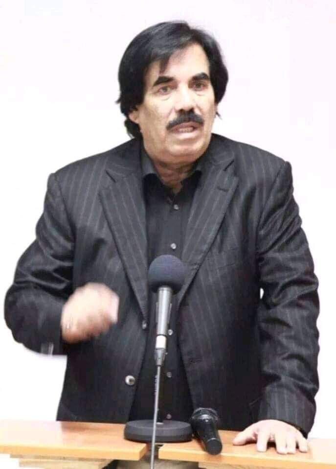 أحد رموز مجزرة يناير ٨٦م
وأحد أطراف حرب ٩٤م
الوحدوي الذي قضى ثلاثون عاماً من عمره يناضل من أجل التمزق والإنفصال. 

الرفيق العتيق ابن العترة الشريفة/ علي سالم البيض 

#اركزوا_له

#عيد_الوحده_اليمنية
#22مايو