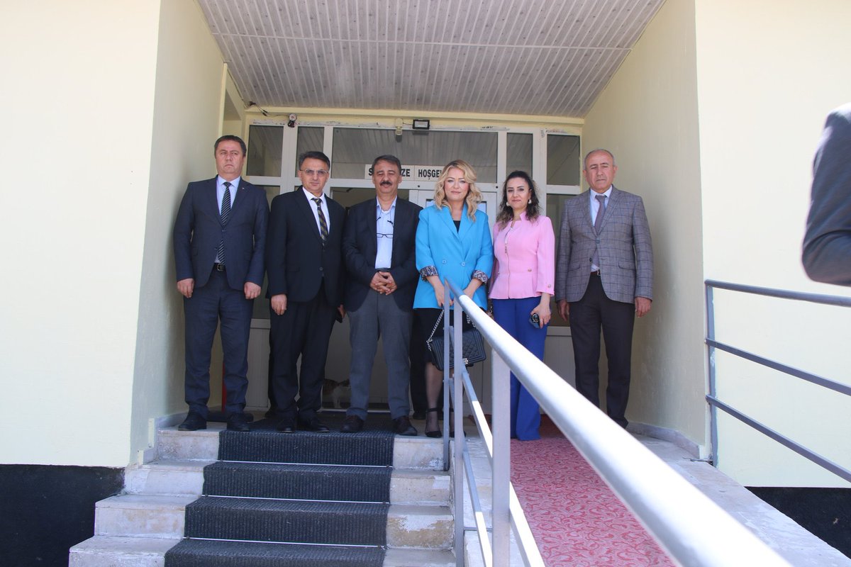 Yıldızeli Kaymakamı Sayın Altay KARADAĞ ve eşi hanımefendi, Yıldızeli Belediye Başkanı Sayın Yaşar GÖKTAŞ, İlçe Milli Eğitim Müdürümüz Erdal KARADAĞ ve şube müdürlerimiz ile birlikte Yıldızeli Halk Eğitimi Merkezini ziyaret ettiler. <a href="/yildizelimakam/">T.C. Yıldızeli Kaymakamlığı</a> <a href="/yildizelibeltr/">Yıldızeli Belediyesi</a> <a href="/yildizelihem/">Yıldızeli Halk Eğitimi Merkezi Müdürlüğü</a>