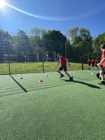 P4 adored going outside for PE today! We did a summer circuit which involved some of our Racquet and stick skills we have been learning recently!🏸🏑