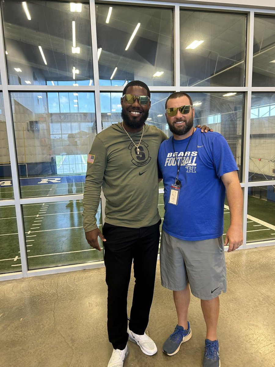 Thanks to @CoachNickWill from Syracuse Football stopping by today and recruiting our players! We’re both sporting the Prime Shades! We Coming! @DeionSanders Go Bears!