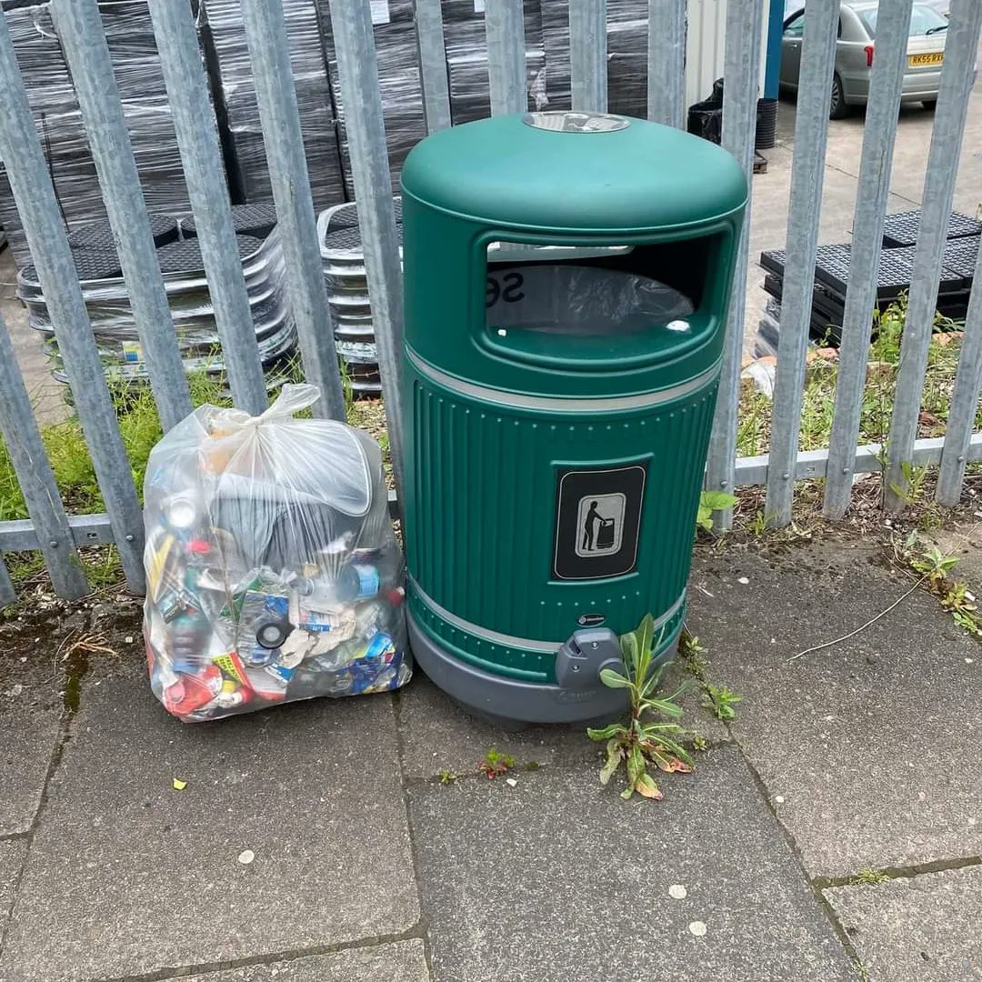 Today, on his way home from work, Paul decided to make a difference by picking up not one but two bags of litter. One was left at the bottom of Lower City Road, & the second bag, was found at Lower Chapel Street, #adoptastreet @SercoESUK @sandwellcouncil