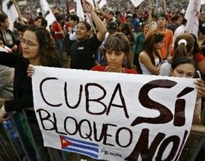 Los cubanos 🇨🇺 somos herederos del valor para enfrentar las dificultades y los ataques del enemigo, #Cuba🇨🇺 resiste. El bloqueo es inhumano y debe cesar ya!!! #MejorSinBloqueo 🇨🇺 #BloqueoGenocida #IzquierdaPinera 💪 #DeZuraTeam 🤝