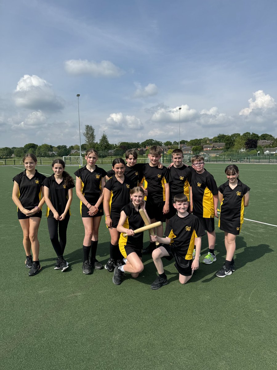 Our year 7 mixed, girls and boys teams played against @alunpe this evening in a friendly rounders game. Well done to all teams! Great to see so many playing out in the sunshine. ☀️ @CastellAlun