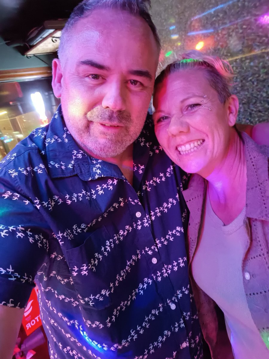 Had a great night seeing my friend Lucy @BeniEnthusiast had an absolute hoot doing some singing (which I never do) but her karaoke had some fantastic singers and me. Let's see if @MacmasterThe will be singing any choon. Follow Lucy's YouTube channel, also The Benidorm Enthusiast