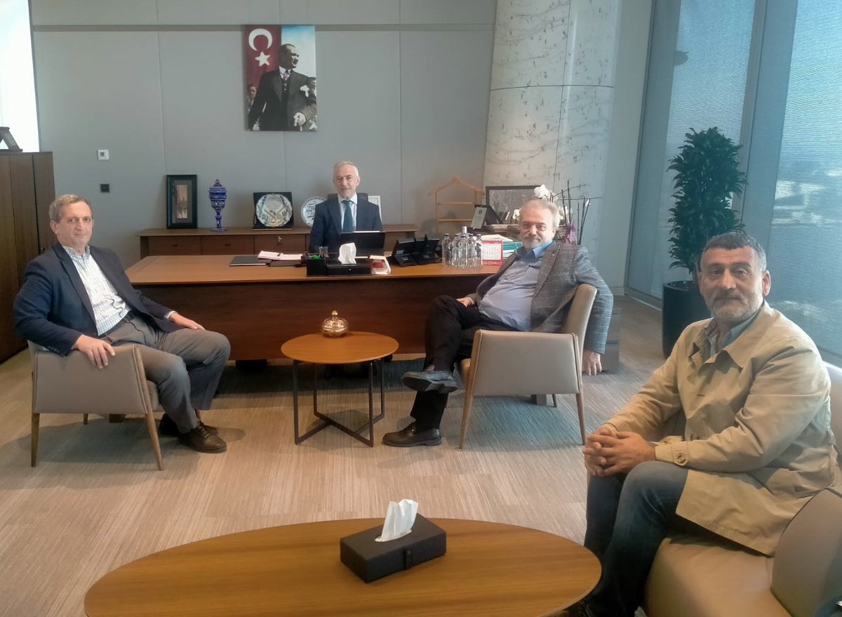 Refah Partisinden beri Kağıthane’de yoğun bir siyasi birlikteliğimiz olan değerli arkadaşımız Ünal Akgül beye ve Ak Parti mahalle başkanlarımızdan değerli arkadaşlarımız Orhan Ötken’e, Reşat Ekti’ye ziyaretleri için çok teşekkür ediyoruz.