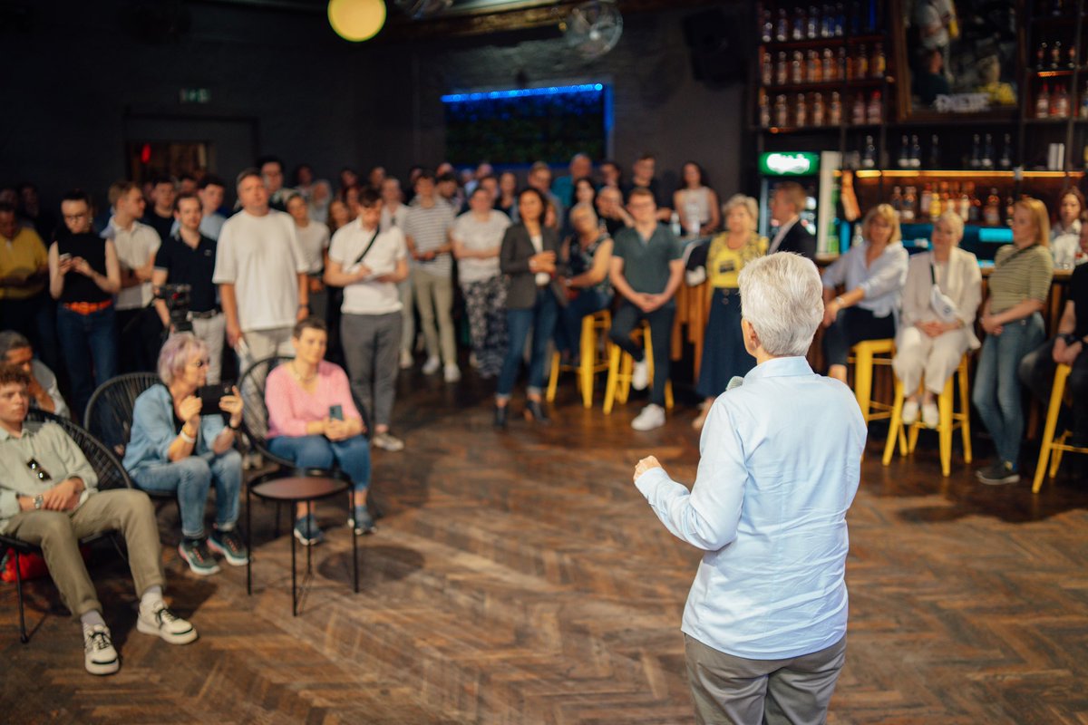 Um den Mob nochmal auf die Palme zu bringen: War ein wirklich tolles Event heute in Halle - ohne Störungen, mit kontroversen Fragen und einer @MAStrackZi on fire 🚀