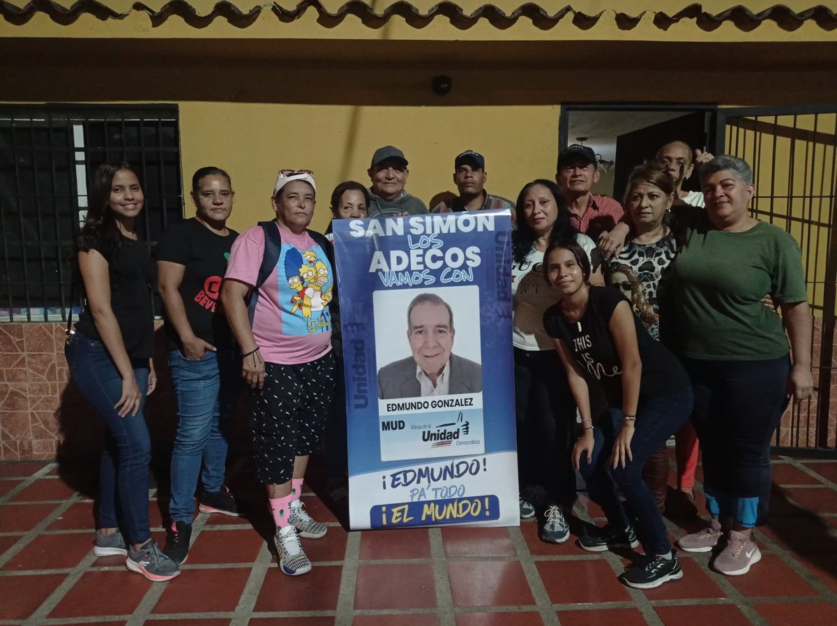 Juramentación de comanditos sector palo negro y la manga de la parroquia San Simón con el Secretario parroquial Carlos Velázquez . Unidos y avanzando por recuperar la libertad de nuestra Venezuela. ¡Todo el mundo con Edmundo González!