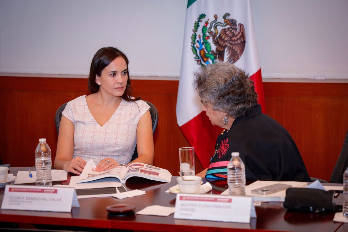 La Directora Ejecutiva de la #AMEXCID, @GSandovalSalas , se reunió con la Senadora @BeatrizParedes para dialogar sobre las #oportunidades de colaboración en la #EstrategiaDeGestiónIntegralDelSargazo que esta Agencia está desarrollando. Se destacó la importancia de la