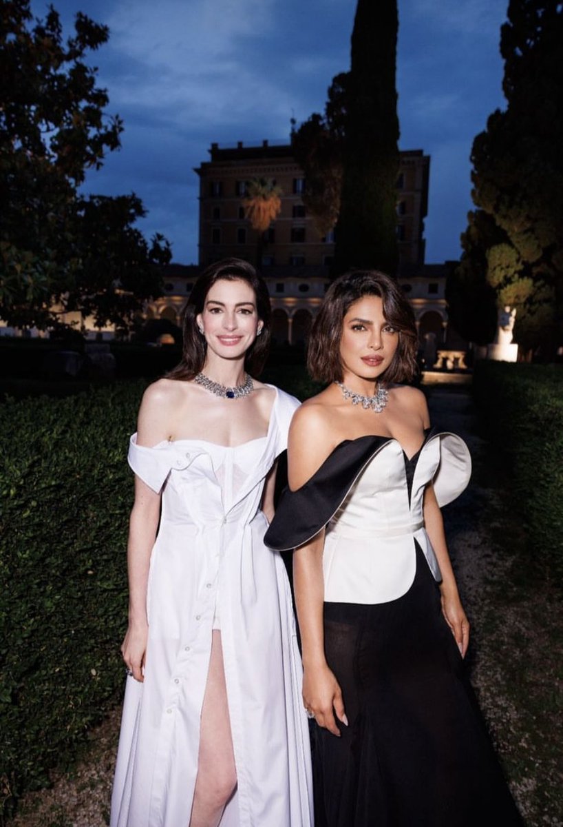 Cannot keep calm because #PriyankaChopraJonas just dropped this STUNNING photo with #AnneHathaway! 😍✨