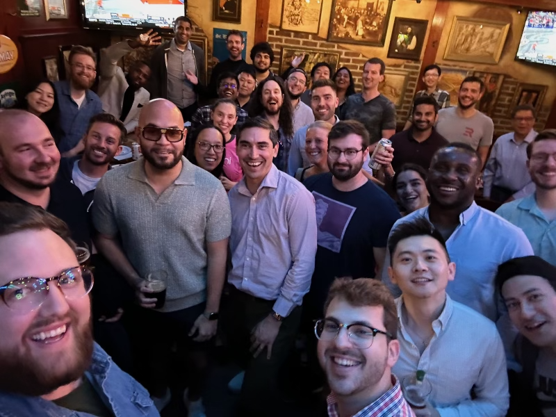 omni's tweet photo. We had a blast meeting everyone at the Chicago Data Community Happy Hour last night!

Thanks to everyone who came out &amp; helped organize the event 🙌 https://t.co/Tu0x945znC