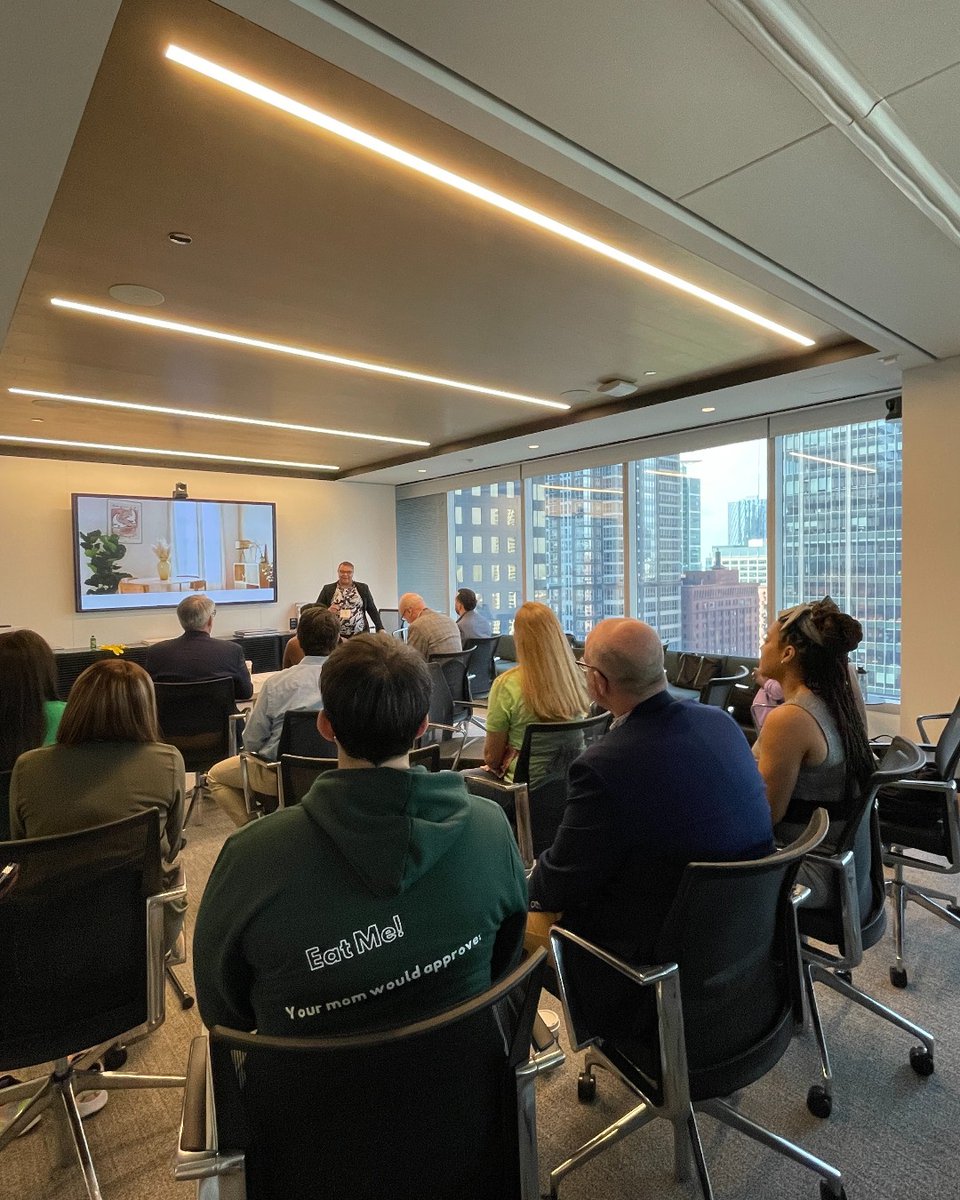 Our CHI and DC fellows have presented their Capstones and are that much closer to graduation! 🎓 Our fellows use the skills from their Learning Labs, @loyolachicago and @Georgetown coursework, and classroom relationships to help them present their projects.