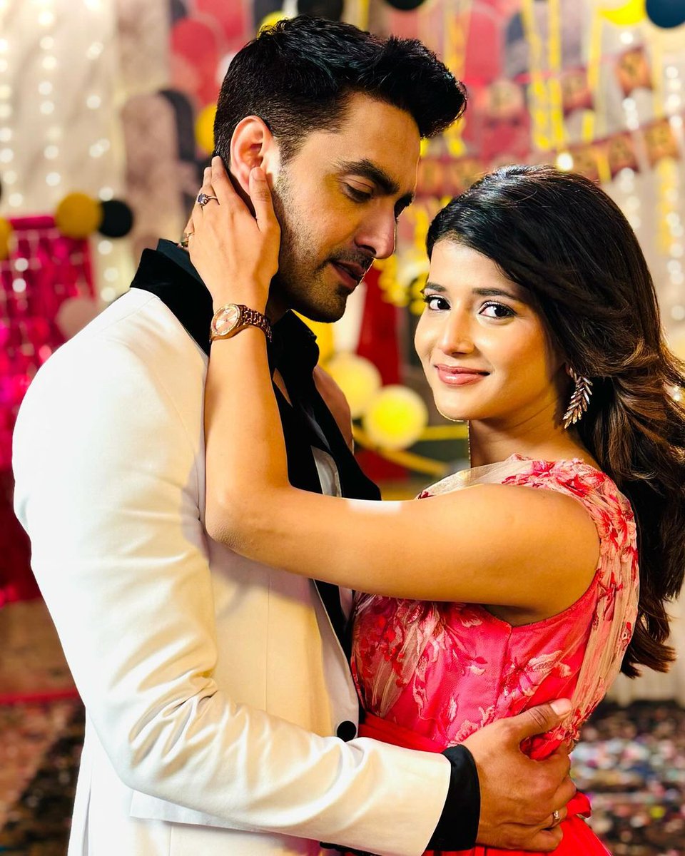 Insane Chemistry 🔥🔥

But storyline 😥😥

#SamridhiiShukla #AbhiraSharma #AbhiMaan #yrkkh #yrkkh4