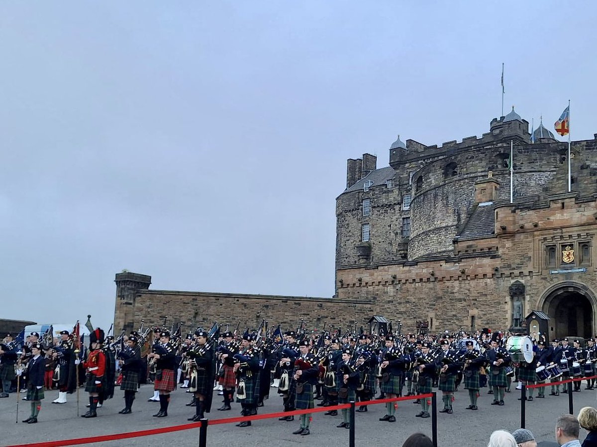 Our Pipe Band in action at Edinburgh Castle this evening in the CCF Scottish Schools Beating the Retreat. 👏 
 
#OurPeople