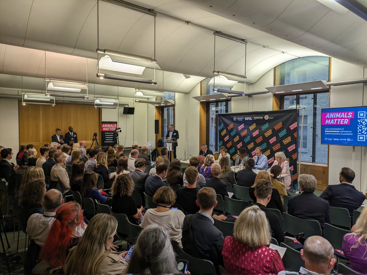 A full house at the #AnimalsMatter Hustings this evening. Thank you George Eustice MP for hosting and kicking off proceedings.