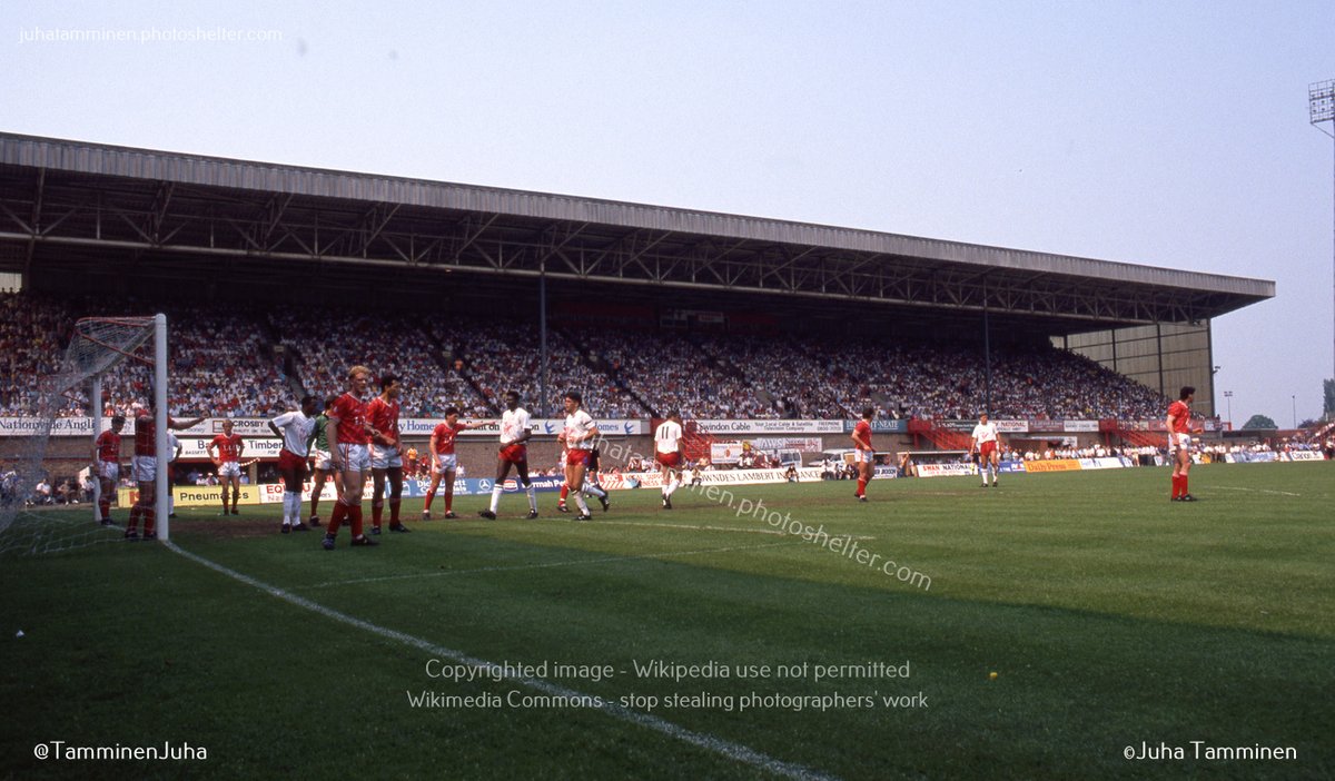 TamminenJuha's tweet photo. At the County Ground 35 years ago, 21 May 1989, Swindon Town vs Crystal Palace #STFC #SwindonTown #CPFC #CrystalPalace #CountyGround #Swindon https://t.co/EzgGybI0Ag