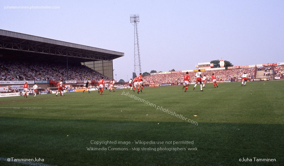 TamminenJuha's tweet photo. At the County Ground 35 years ago, 21 May 1989, Swindon Town vs Crystal Palace #STFC #SwindonTown #CPFC #CrystalPalace #CountyGround #Swindon https://t.co/EzgGybI0Ag