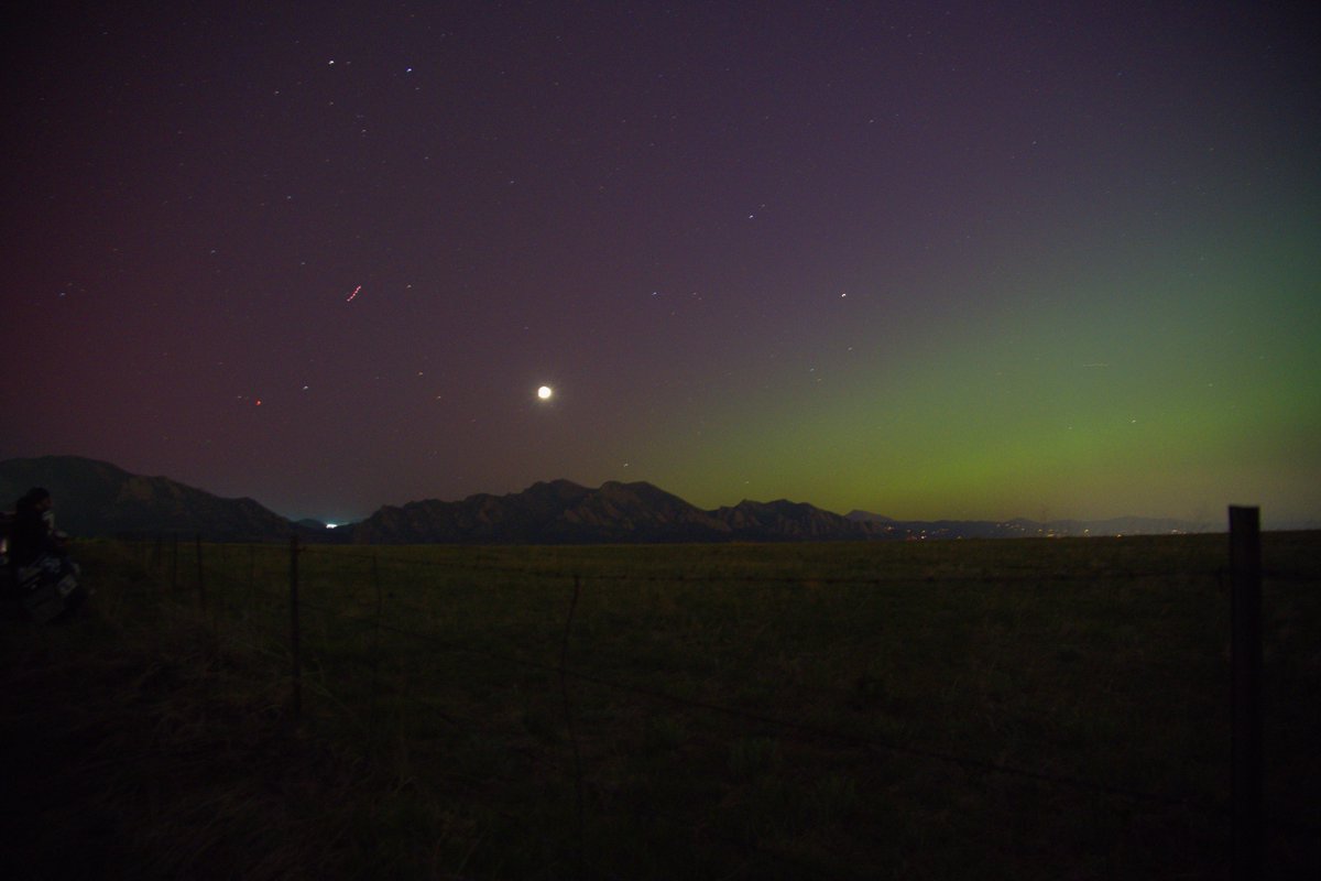 An intense geomagnetic storm in early May caused the Northern Lights to be visible in all 50 states (for areas without significant cloud cover!). It was so intense NIST’s cesium clocks sensed the change in the Earth’s magnetosphere. nist.gov/news-events/ne… 📸: Rebecca Jacobson