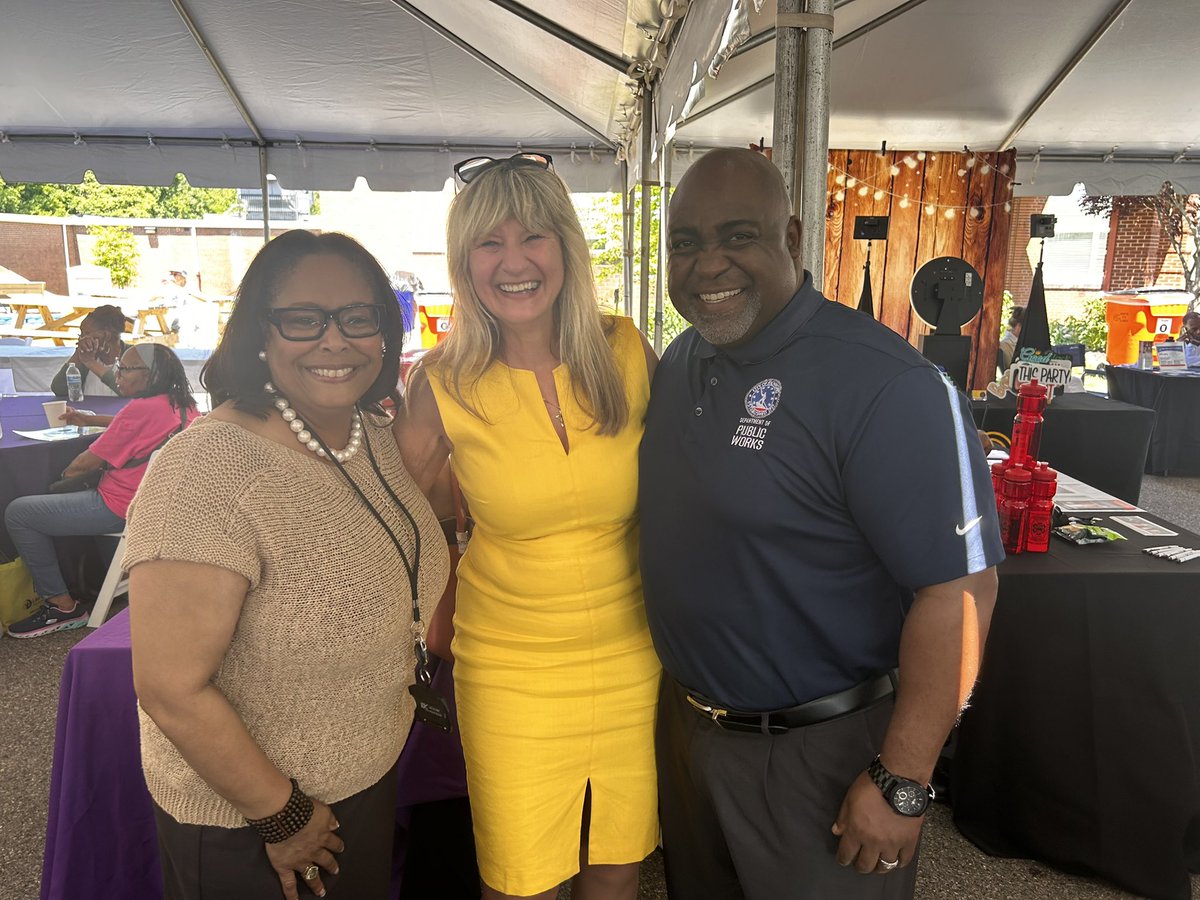 DPW is in Southside today for the 8th District Senior Community Day hosted by Council Women Trammel! We will be at Hickory Hill Community Center till 2pm. @RichmondDPU