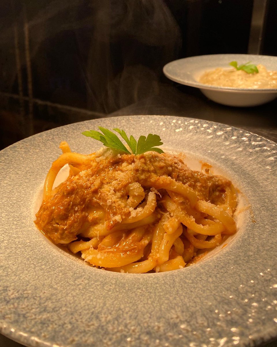 ArenaRistorante's tweet photo. BUCATINI ALL’ARNA 🦆

From Veneto to our specials 🇮🇹
Fresh bucatini with home-made pulled duck ragù! The meat is slowly cooked for hours with care and love, making this dish superb 🤤  

#italianfood #italianrestaurant #homemadefood #freshpasta https://t.co/ZBH93lSGMD