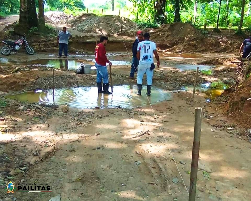 prensaalcaldiap's tweet photo. Seguimos trabajando por dignificar las condiciones de los campesinos Pailitenses y mejorar la productividad del sector rural. En esta ocasión con la construcción de un puente entre la vereda La Paz y el Corregimiento de Rivera, hacia el casco urbano. https://t.co/F8kj8ILEx0