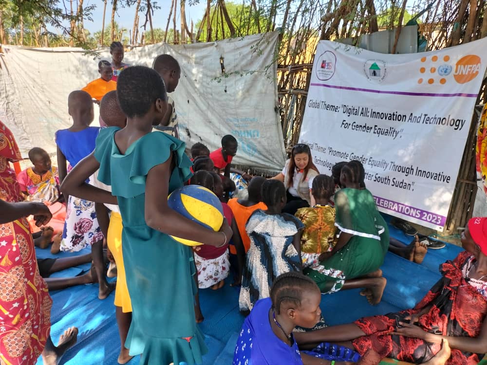 HopeRestoratio3's tweet photo. Thanks to the generous funding from @CanadaDev and @UNFPASouthSudan, through #FriendlySpaces, we empower girls of reproductive age in conflict-affected settings to #THRIVE! 🌸🌍💪
In these safe and supportive environments, girls can learn, grow, and build a brighter future despite the challenges they face. Together, we're fostering resilience, providing crucial resources, and promoting empowerment for girls in crisis settings reach their full potential.
With @CanSouthSudan @UNFPA @UNFPA_ESARO
#Musharaka4Tanmiya.