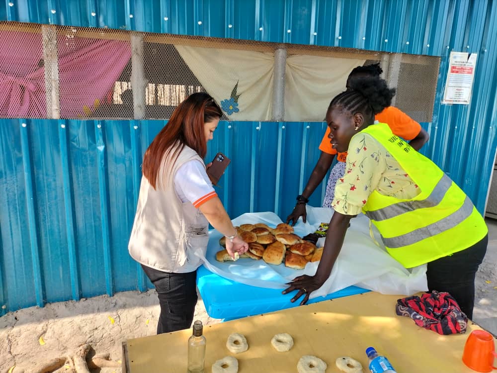 HopeRestoratio3's tweet photo. Thanks to the generous funding from @CanadaDev and @UNFPASouthSudan, through #FriendlySpaces, we empower girls of reproductive age in conflict-affected settings to #THRIVE! 🌸🌍💪
In these safe and supportive environments, girls can learn, grow, and build a brighter future despite the challenges they face. Together, we're fostering resilience, providing crucial resources, and promoting empowerment for girls in crisis settings reach their full potential.
With @CanSouthSudan @UNFPA @UNFPA_ESARO
#Musharaka4Tanmiya.