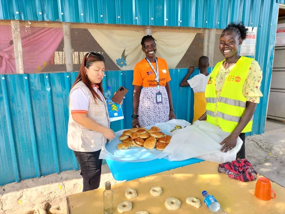 HopeRestoratio3's tweet photo. Thanks to the generous funding from @CanadaDev and @UNFPASouthSudan, through #FriendlySpaces, we empower girls of reproductive age in conflict-affected settings to #THRIVE! 🌸🌍💪
In these safe and supportive environments, girls can learn, grow, and build a brighter future despite the challenges they face. Together, we're fostering resilience, providing crucial resources, and promoting empowerment for girls in crisis settings reach their full potential.
With @CanSouthSudan @UNFPA @UNFPA_ESARO
#Musharaka4Tanmiya.