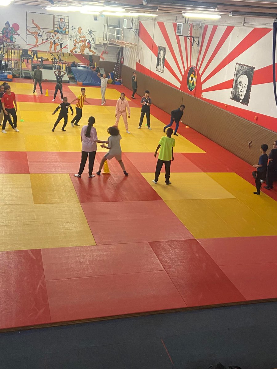College_Jaubert's tweet photo. L'Ecole ouverte de PRINTEMPES A PERMIS AUX 2L7VES DU @College_Jaubert dee profiter de plusiers ateliers: Pâtisserie, Judo, Multisports,Arts plastiques, Révision Brevet... https://t.co/3wsEkCe93B