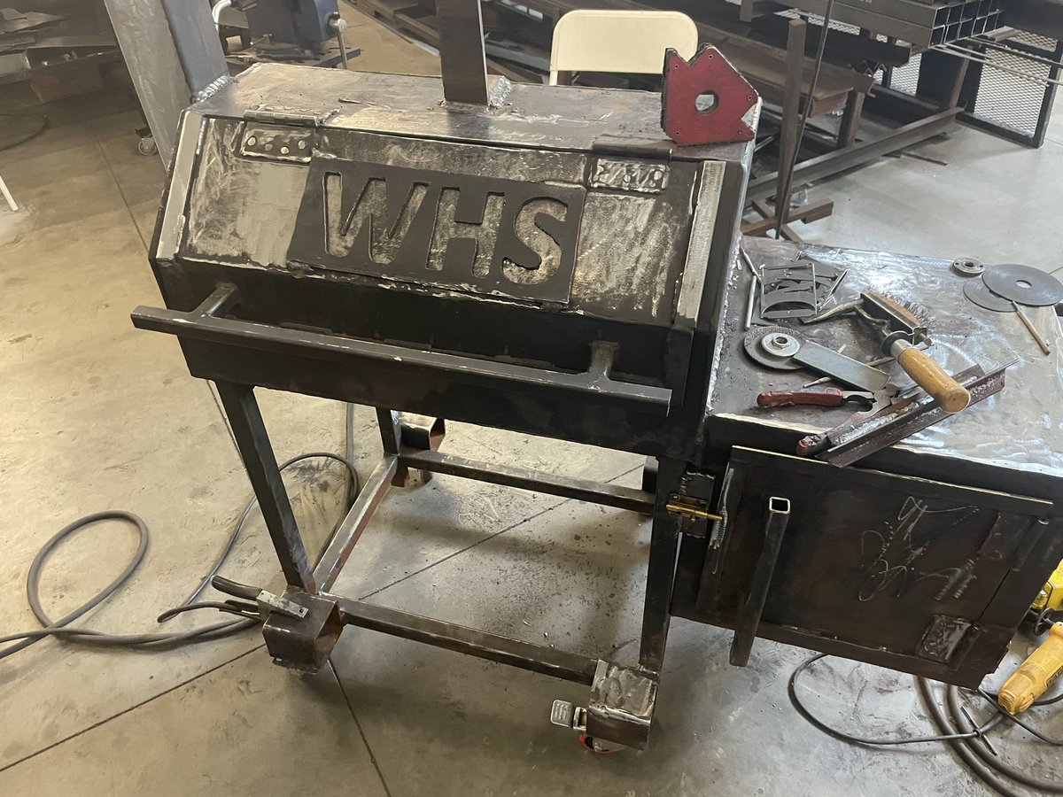 My boys getting after it fixing up an old grill. #plasmacutting #welding #CTE @MillerWelders @DEWALTtough @WisdomHS_HISD @Wisdom_HS_HISD @WisdomHSMedia  @TheDreamTeamWHS