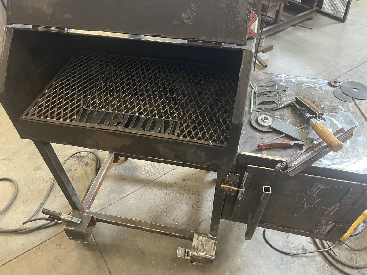 WisdomHSWelding's tweet photo. My boys getting after it fixing up an old grill. #plasmacutting #welding #CTE @MillerWelders @DEWALTtough @WisdomHS_HISD @Wisdom_HS_HISD @WisdomHSMedia  @TheDreamTeamWHS https://t.co/iVXcC6SpXT