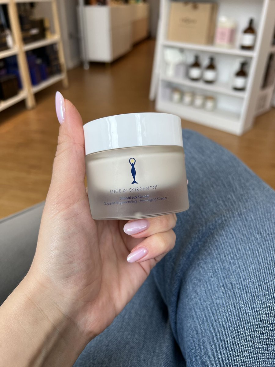 Refresh your daily skincare routine with Global Lux Cream Luce Di Sorrento. The touch your skin deserves every day, radiating vitality and natural glow. 🌿🌞 #SkincareEssentials #LuceDiSorrento #DailyGlowUp #RadiantSkin