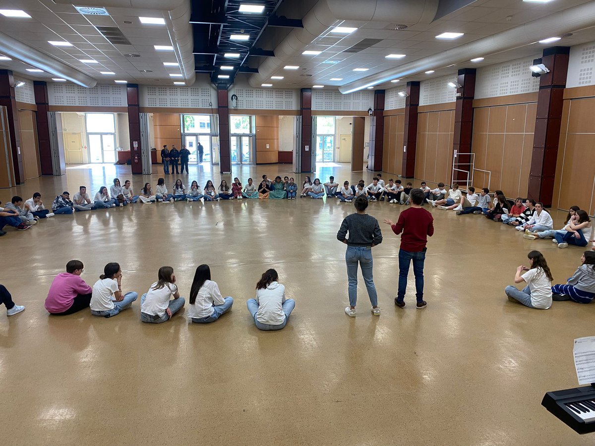 JeanRostandGers's tweet image. Dernières répétitions avant la représentation devant leurs pairs pour nos 4eme du @JeanRostandGers dans le cadre du projet théâtre. 
#peac #memepaspeur @dsden_32 @actoulouse @MissionLde @ia_ipr_lettres