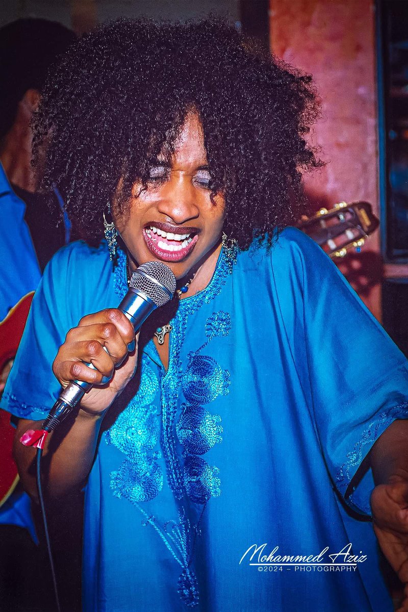 One Love MusicLovers 💝
Que de l’amour Amoureuxdelamusique💕🦋

📸 Mohammed Aziz 
#divinesenaya #soûlkreôl #unique #caribbean #african #onelove #quedelamour #musicgoodforthesoul #creator #créativité