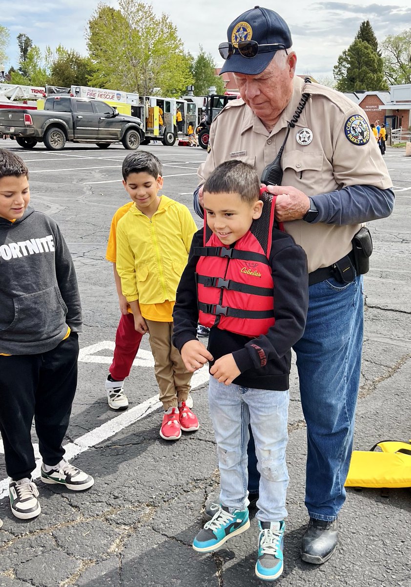 The @COParksWildlife team at #TrinidadLakeStatePark taught water safety, boat safety and the importance of lifejackets last week at the annual Trinidad Water Festival. Senior Ranger Charlee Olson's photos shows the team's lifejacket fitting efforts and other outreach.