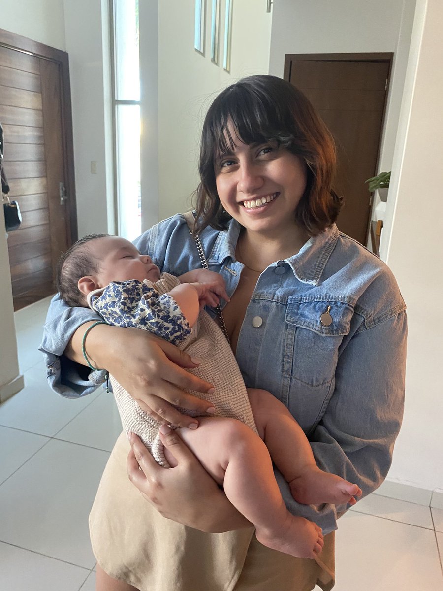 lauraestradaam's tweet photo. Yo con el trajecito café que me regaló Michelle julio 2023 (5 semanas de embarazo) vs Michelle con el trajecito café marzo 2024 (Inés 2 meses) @manddrs feliz cumple gracias x siempre estar 💖 https://t.co/eCkPyKcm0K