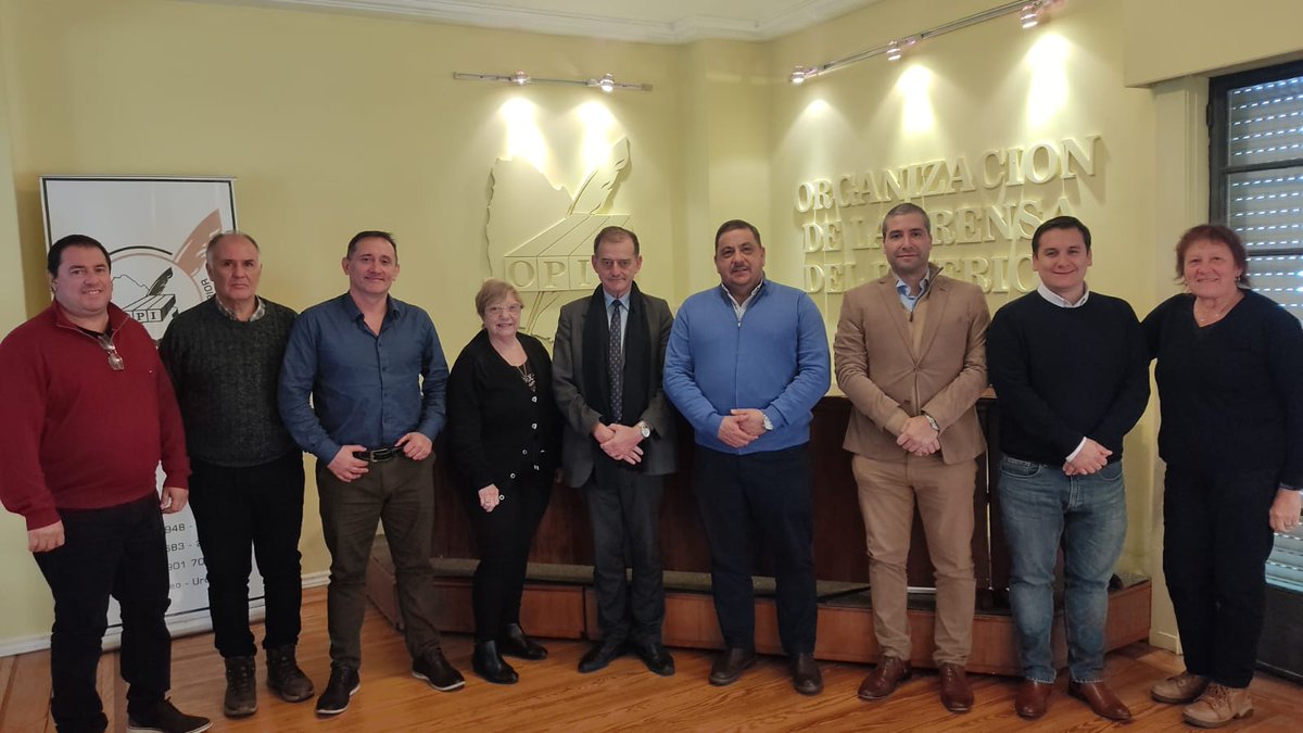 Directivos de O.P.I. reciben al Senador Guido Manini Ríos. opi.org.uy/directivos-de-…