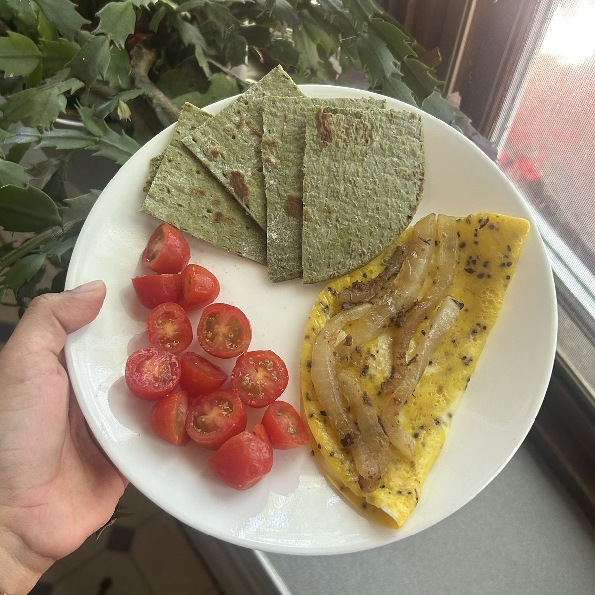 if nobody else got me i know that a one egg omlette spread way too thin got me can i get an amen 🙌🙌
205cal, breakdown in alt text!