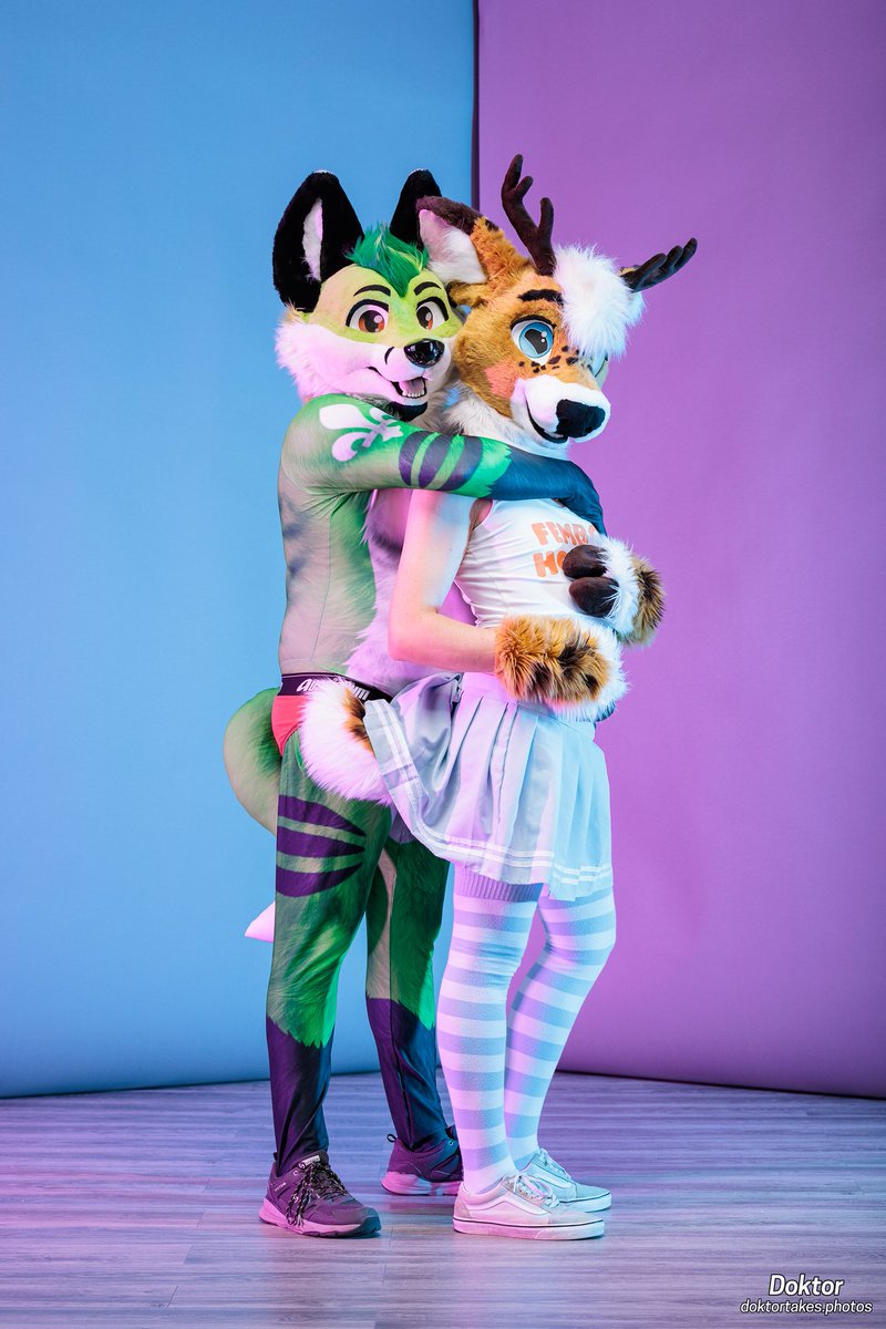 TaruBleat's tweet photo. A 🦌 and his favorite 🦊 ✨️

🦊: @DragoonFox
📸: @ShinyBlueDog https://t.co/4m6gP6QQF5