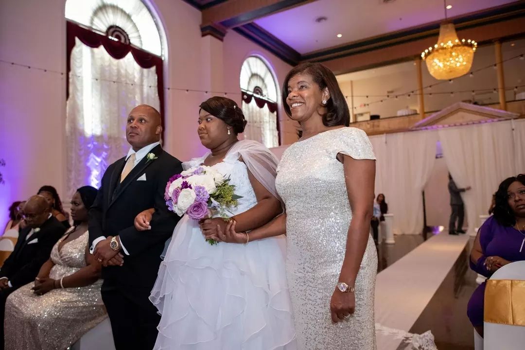 Magic is in the air✨ 📷: @orriegainesphotography #walkingdowntheaisle #mom #dad #bride #chandeliers #twinkle #weddinginspo #floortoceiling #allsmiles #weddingvenue #bigday #shesaidyes #letsgetmarried #magical #renaissancerva instagr.am/p/C7PMSrLyEZW/