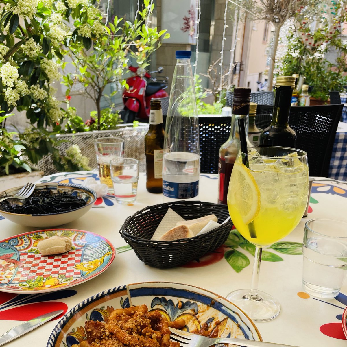 シチリア・ランチ
イカスミパスタ
ナスとトマトのマカロニ