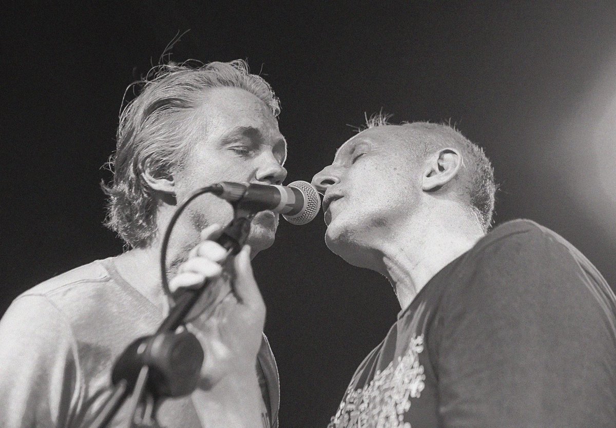 Codeine regresó a los escenarios y por fortuna tuvimos oportunidad de verlos en el Fuck Off Room de la CDMX, donde mostraron una precisión impecable: tinyurl.com/ymprfsj3

📷: <a href="/theOzcorp/">SusanOz Distancia</a>