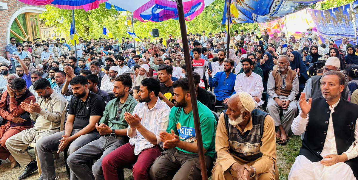 SalmanNizami_'s tweet photo. Our last meeting in Kokernag today, saw massive support for @DPAP_office due to the work done by Ghulam Nabi Azad sahib. People are fed up with PDP and NC, who have only exploited and harmed them. Only Azad sahib has ensured justice and development! #AzadWave https://t.co/wynMaze320