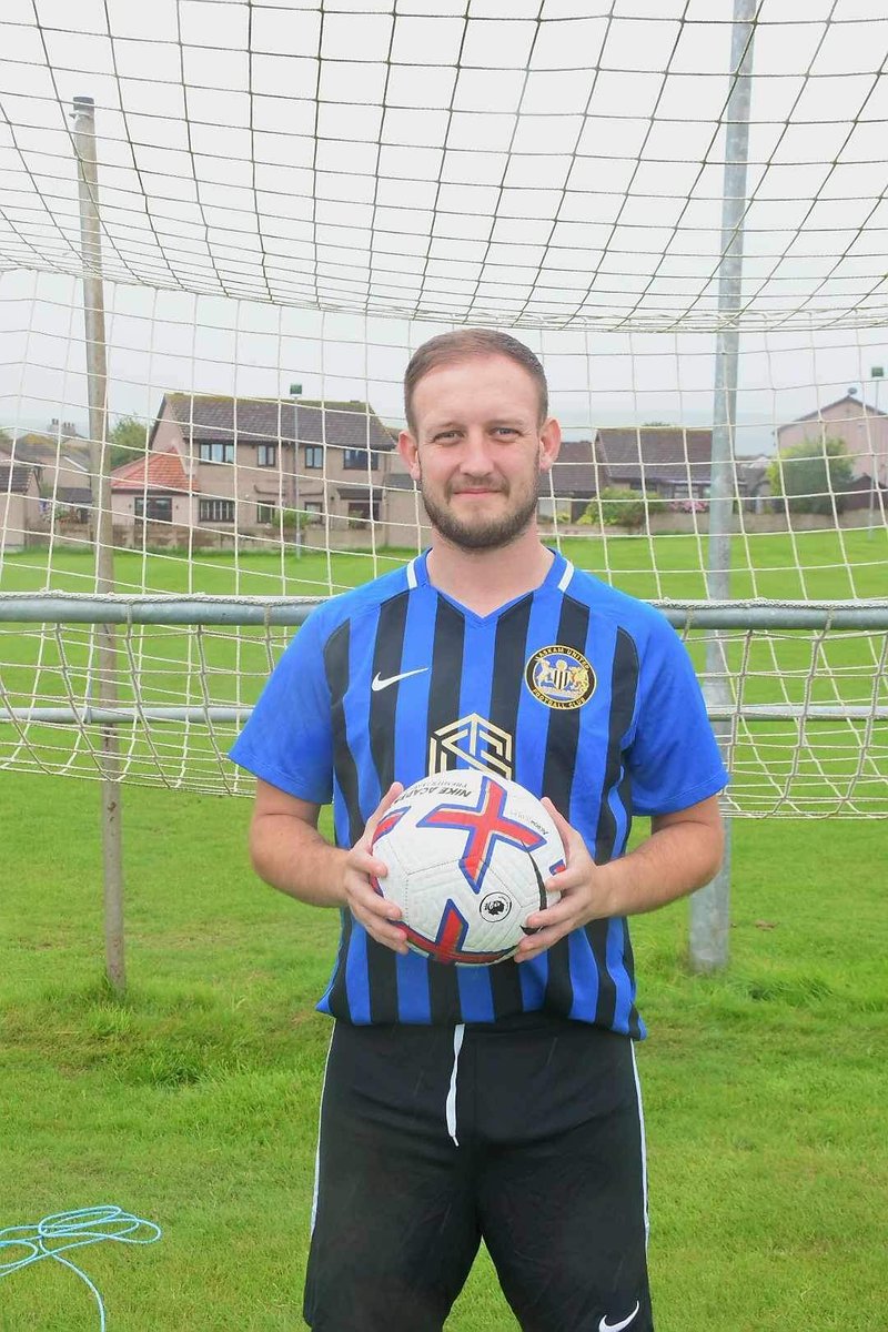 AskamUnitedFC's tweet photo. Club announcement 📣

After having to call his playing days short due to a second ACL injury, the club moved quickly to ensure Kyle had a role in the club 🔵⚫️

We’re delighted to announce Askam United’s First Team Assistant - Kyle Jefferson🤝

Black and blue through and through https://t.co/wsuhSG72dp