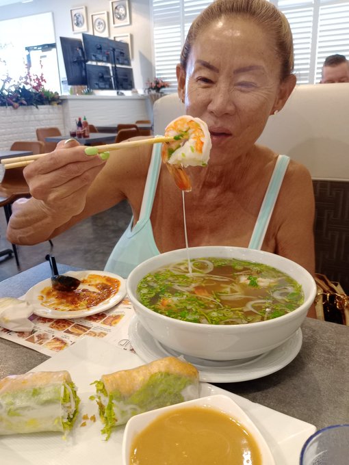 Happy Tuesday. It is summertime in Las Vegas. Cum to see me. https://t.co/57Eie3dXdA