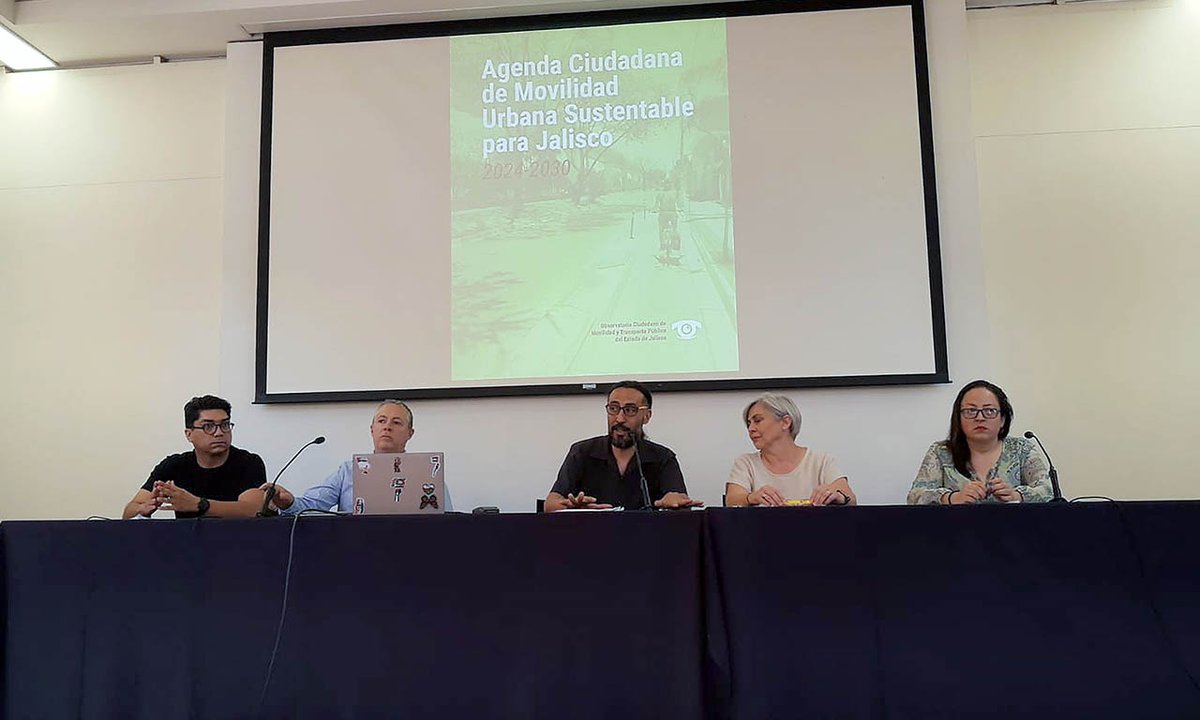 “Lo que se ha propuesto en las campañas sigue en la lógica de un modelo urbano que es el que nos ha puesto donde estamos”, señaló Raúl Díaz, académico del ITESO, en la presentación de la Agenda ciudadana de movilidad urbana sustentable para Jalisco. 
 ite.so/r1mzl