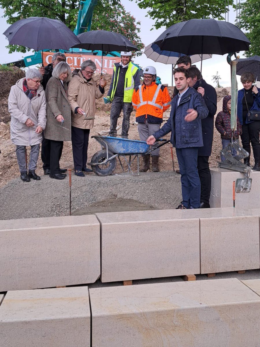 #PetiteVilledeDemain | Adeline Bard, secrétaire générale de la préfecture et sous préfète de l’arrondissement de Cahors, a posé la première pierre des "Terrasses de Saint-Quirin" à LALBENQUE.