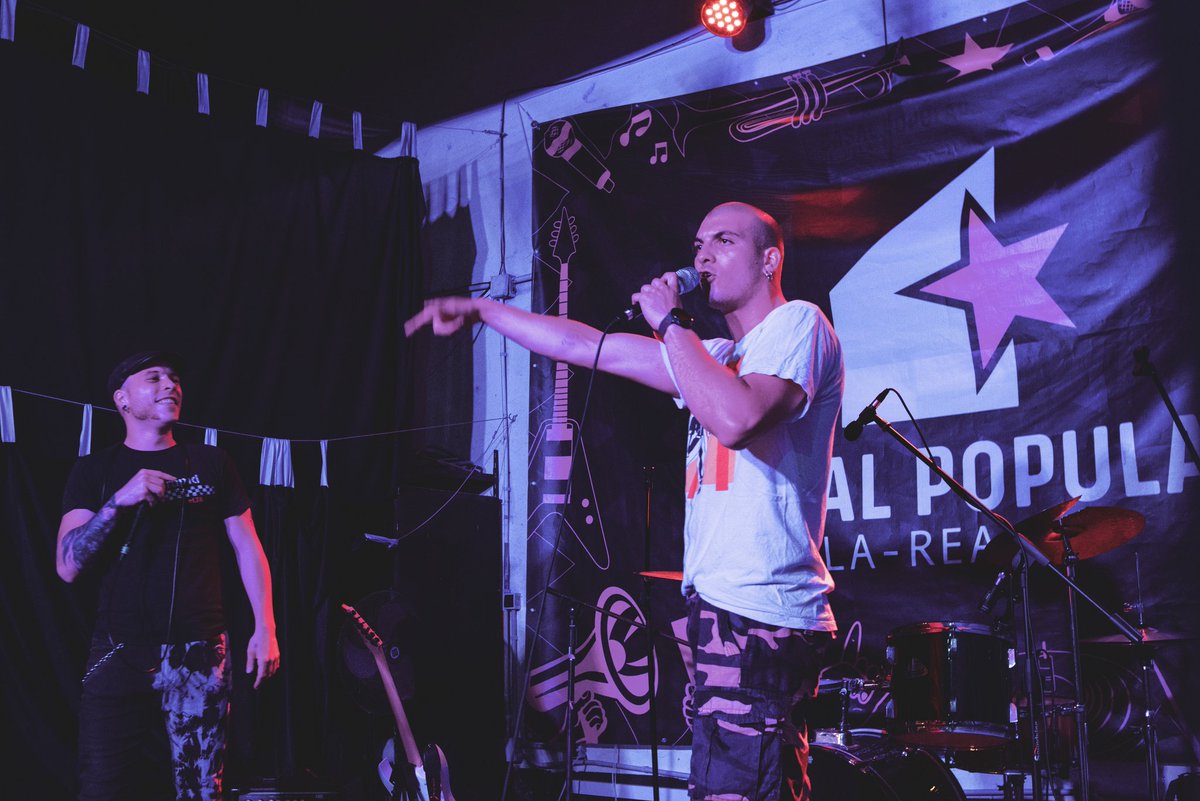 CasalPopularVr's tweet image. Encara amb la ressaca física i emocional present al nostre cos, tanquem una nova edició de les FAV. Volem donar les gràcies a totes les persones que l'heu fet possible. A la gent que ha col·laborat en les barres, en l'organització, als artistes dels grups...